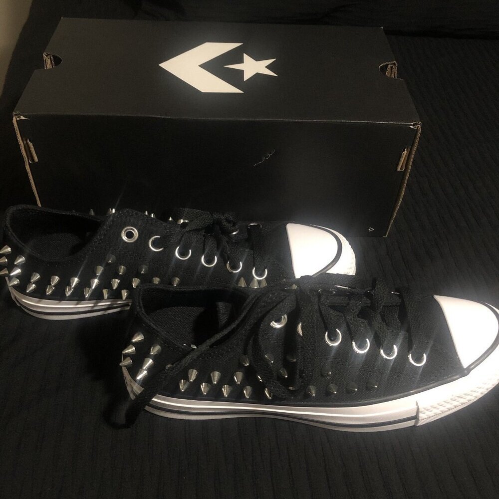Converse Women Chuck Taylor All Star Chrome Low-Top Sneakers, Size 7, A06454C - Picture 2 of 7